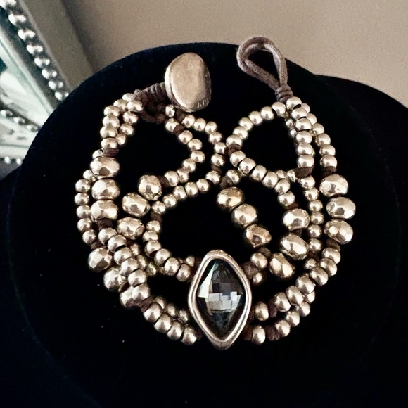 UNO de 50 Jewelry - Uno de 50 sterling silver-plated beads w/ faceted stone toggle bracelet.❣️